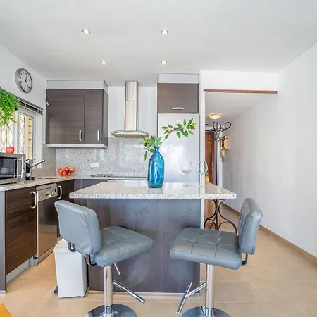 Xx-salatar Chill In Roses, 2 Minutes Walking To Beach, Fibre Wifi Apartment Roses